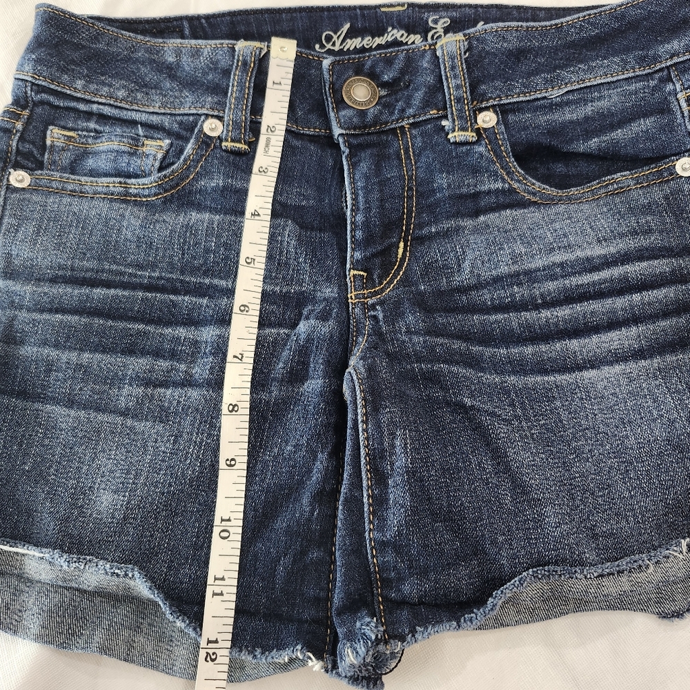 American Eagle Outfitters Size 6 Blue Jean Shorts Distressed Cut-Offs - Picture 4 of 7